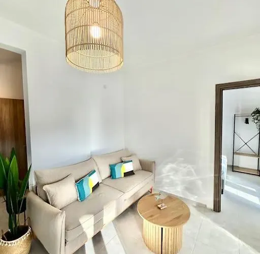 Blue Marine Luxury Apartamento Polychrono